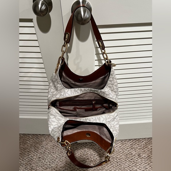 Michael Kors Large Fulton Shoulder Bag in Vanilla - Picture 2 of 8